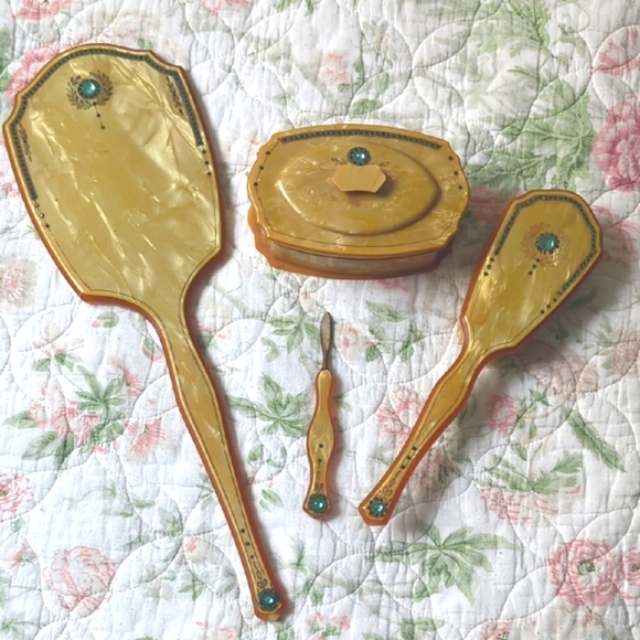 Vintage 1920's 4 piece Lucite Vanity Dresser Set - Picture 12 of 12